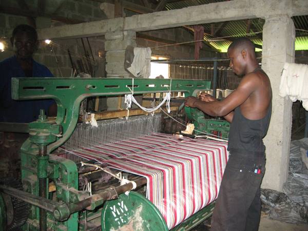 The weaving of the pareos