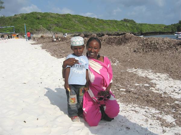 Watamu - Little Omar and his sweet mum Zeina