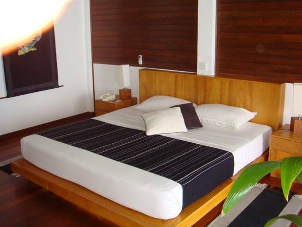 overwater king size bed