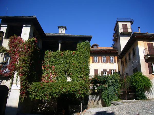 ORTA - HOUSES