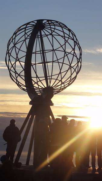NORTH CAPE MIDNIGHT SUN