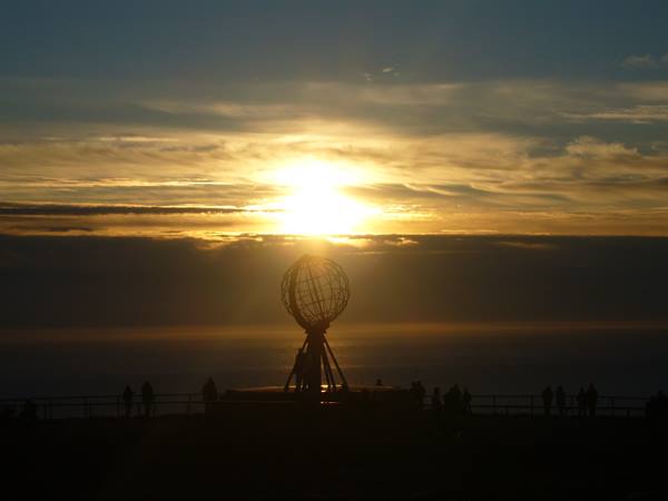 NORTH CAPE 1 AM SUN