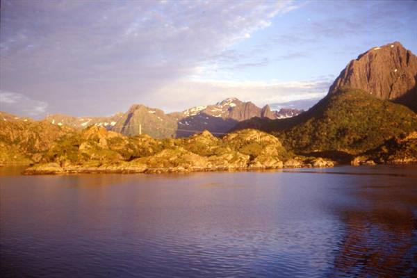 MIDNIGHT AT THE WESTERALEN ISLANDS