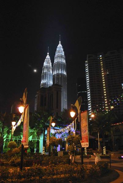 The Petronas from the tourist office