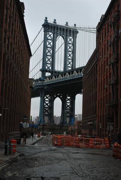 The bridge seen from the Brooklyn neighbourhood