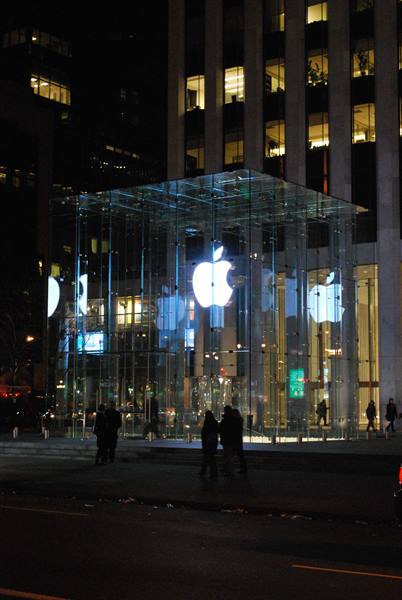 The Apple store on 5th Avenue open 24/7!