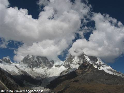 Trekking in the Cordillera Blanca - The Huascaran from the Portachuelo pass