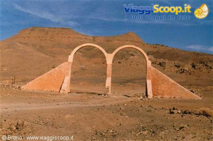 Hoggar mountains - Gates towards nothingness