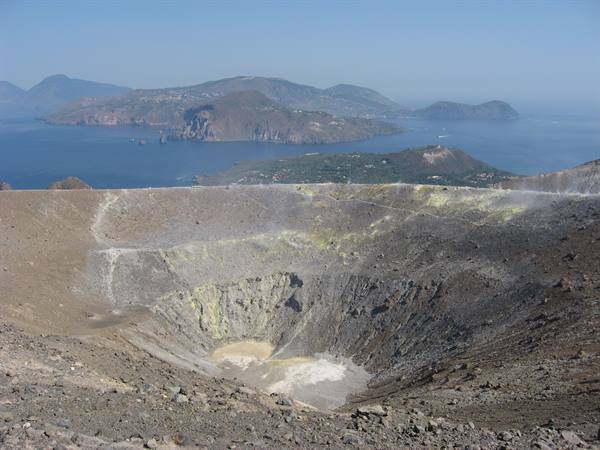 Vulcano Crater