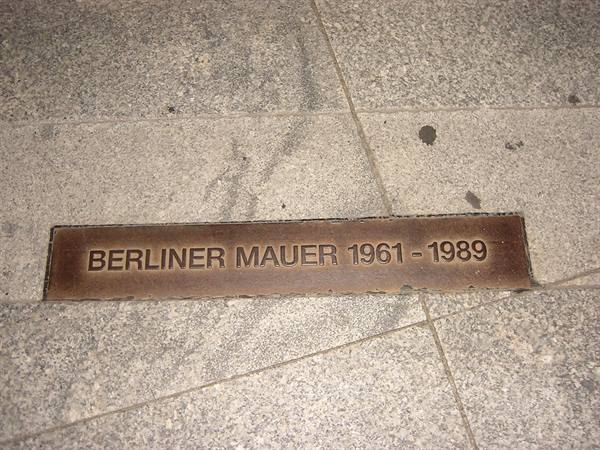 Bronze plaque set in the sidewalk: Berliner Mauer 1961-1989