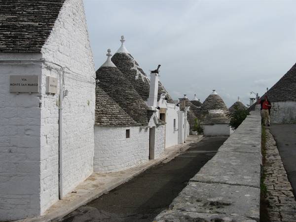 Alberobello : a street 