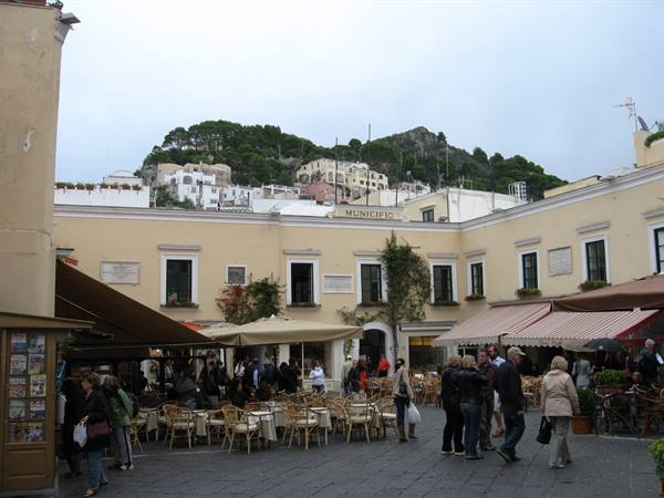 Capri : the little square