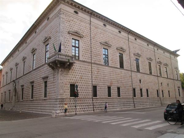 Palazzo dei Diamanti