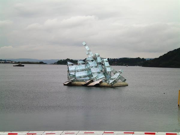 monument in Oslo harbour