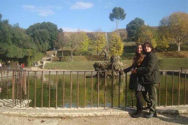 Couple embracing by the Neptune fountain pond, Boboli Gardens, Florence