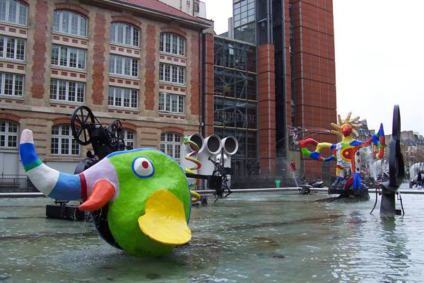 Stravinsky Fountain in Paris, colorful Niki de Saint Phalle sculptures in the water