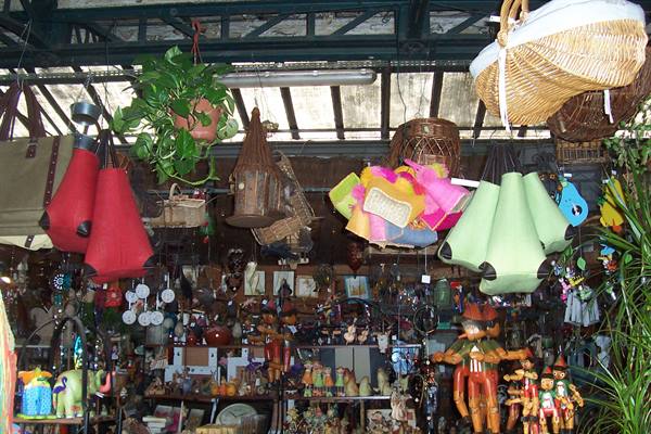 FLOWER AND BIRD MARKET