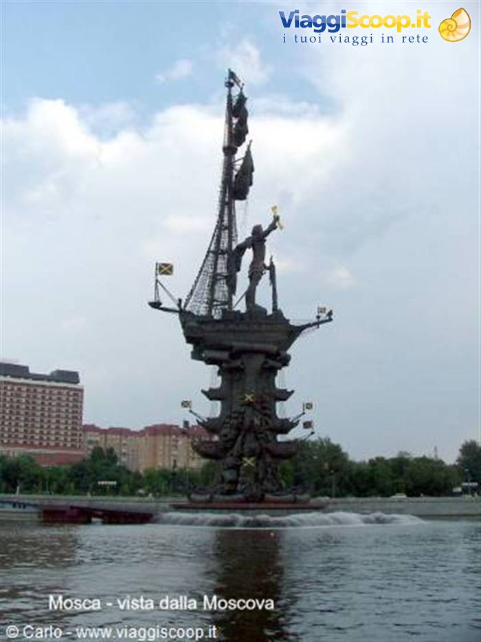 Peter the Great statue on ship, Moscow, cloudy sky