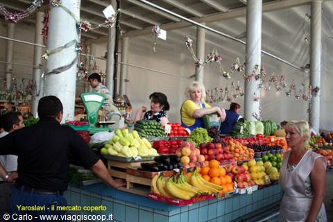 Yaroslavl indoor market, stalls full of fresh fruit and vendors