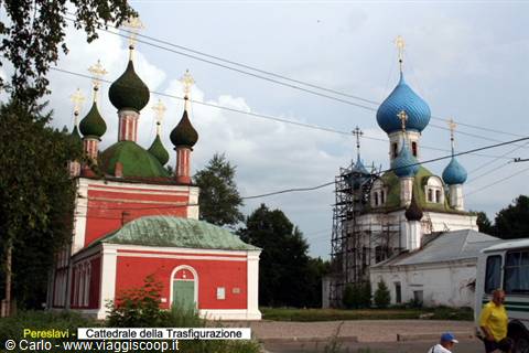 Pereslavl-Zalessky, Transfiguration Cathedral, green and blue domes under grey clouds