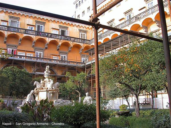 Naples - San Gregorio Armeno - Cloister