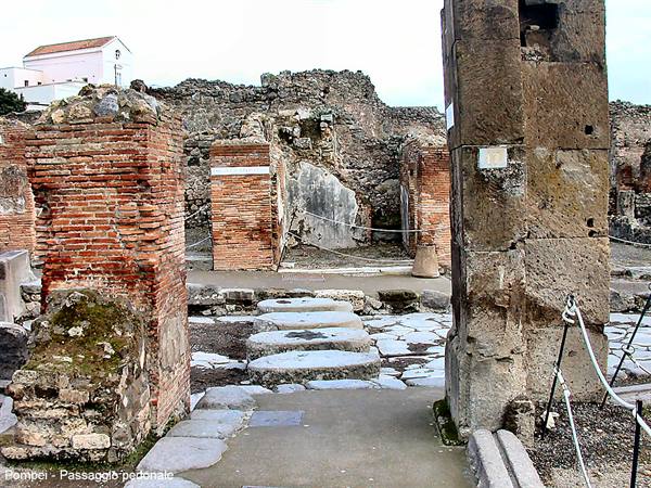 Pompeii - Pedestrian crossing