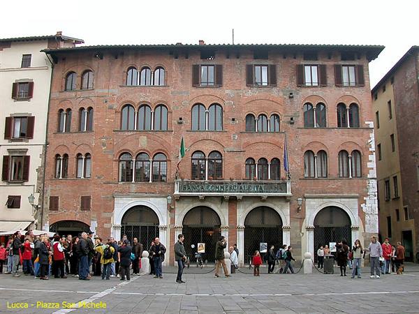 Lucca - Piazza San Michele