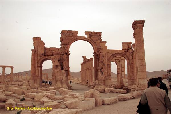 Syria - Palmyra - Monumental arch