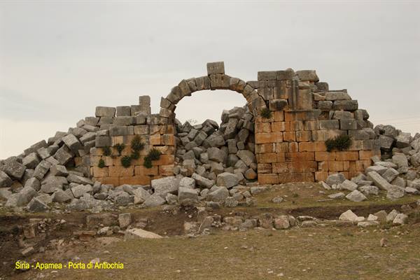 Syria - Apamea - gate of Antioch