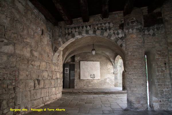 Bergamo alta - Torre Alberto passage