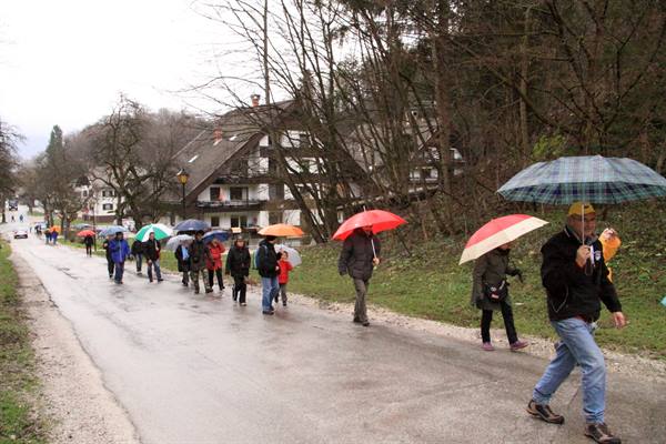 on foot towards Bled Castle