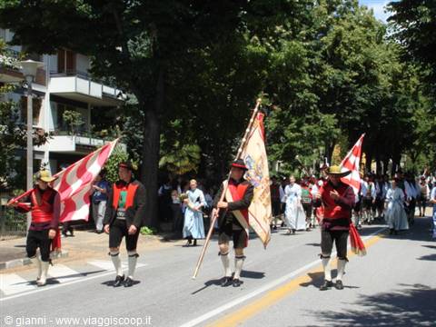 Parade through the streets of Merano 9