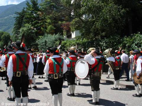 Parade through the streets of Merano 10