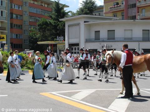 Parade through the streets of Merano 12