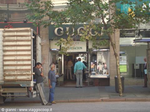 Montevideo: detail of Avenida 18 de Julio