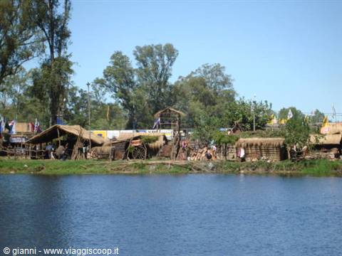 Detail of the 'Laguna de las lavanderas'; in the background the reproduction of a village.