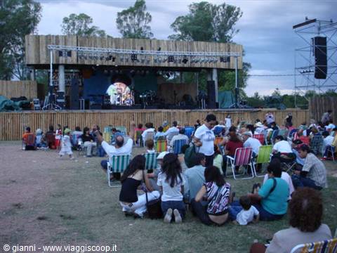 Waiting for the evening show: everyone brings their own chair.