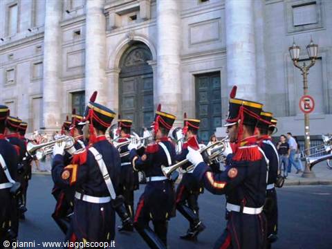 Solemn changing of the guard by the Granaderos.