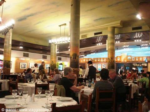 The interior of the restaurant La Estancia.