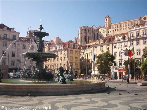 Remains of the old Carmo cathedral seen from Rossio