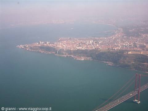 The 25 de Abril bridge