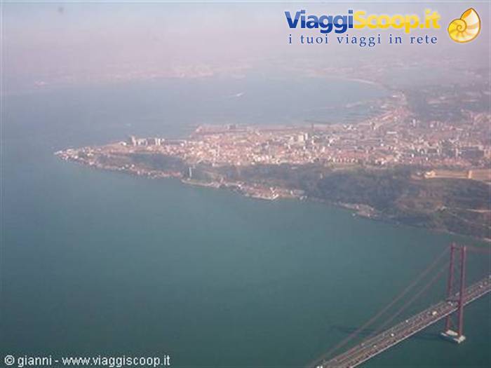 The 25 de Abril bridge