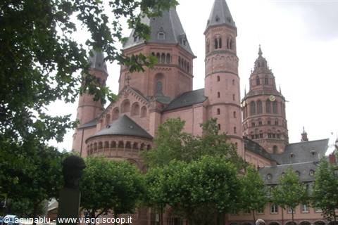 Mainz Cathedral in red sandstone among green trees