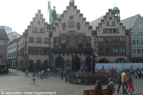 Tourists on the square in front of the Römer, Frankfurt's historic city hall