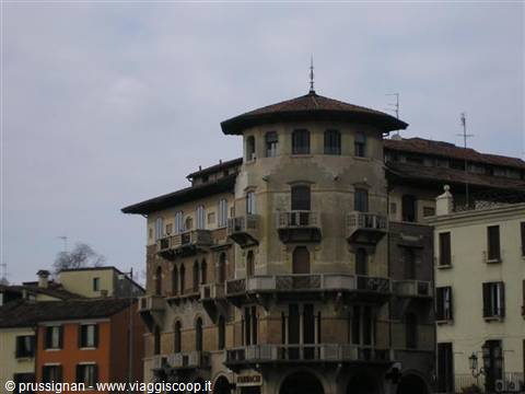 Padua, Prato della Valle: historic building with small dome under grey sky