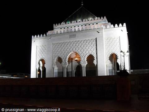 mausoleum of Mohammed V at night