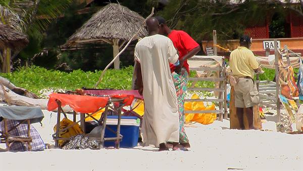 Watamu: sellers on the beach