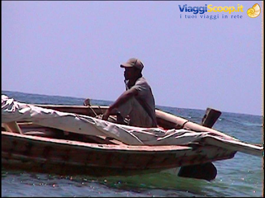 Watamu: fisherman on the dhow