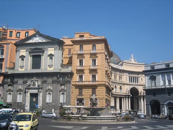 The a carcioffola fountain, Piazza Trieste