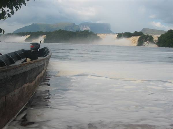 canaima lagoon